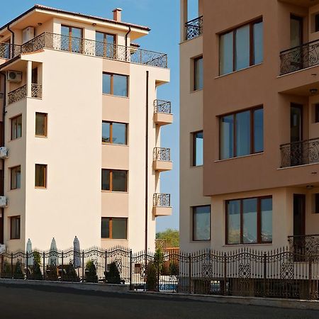Stanny Court Aparthotel Nesebar Bagian luar foto